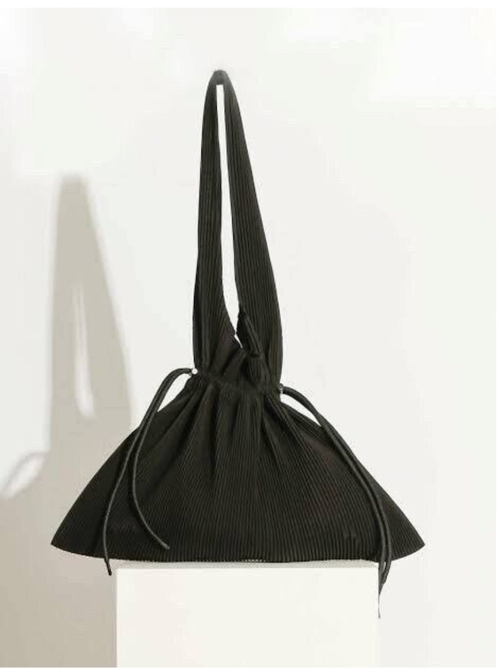 Alpha 60 Ash Pleats bag | Black | OS